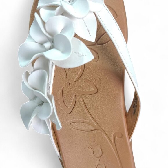 b.o.c. Born Concept Hensley Sandal white flowers flipflop - Picture 4 of 5